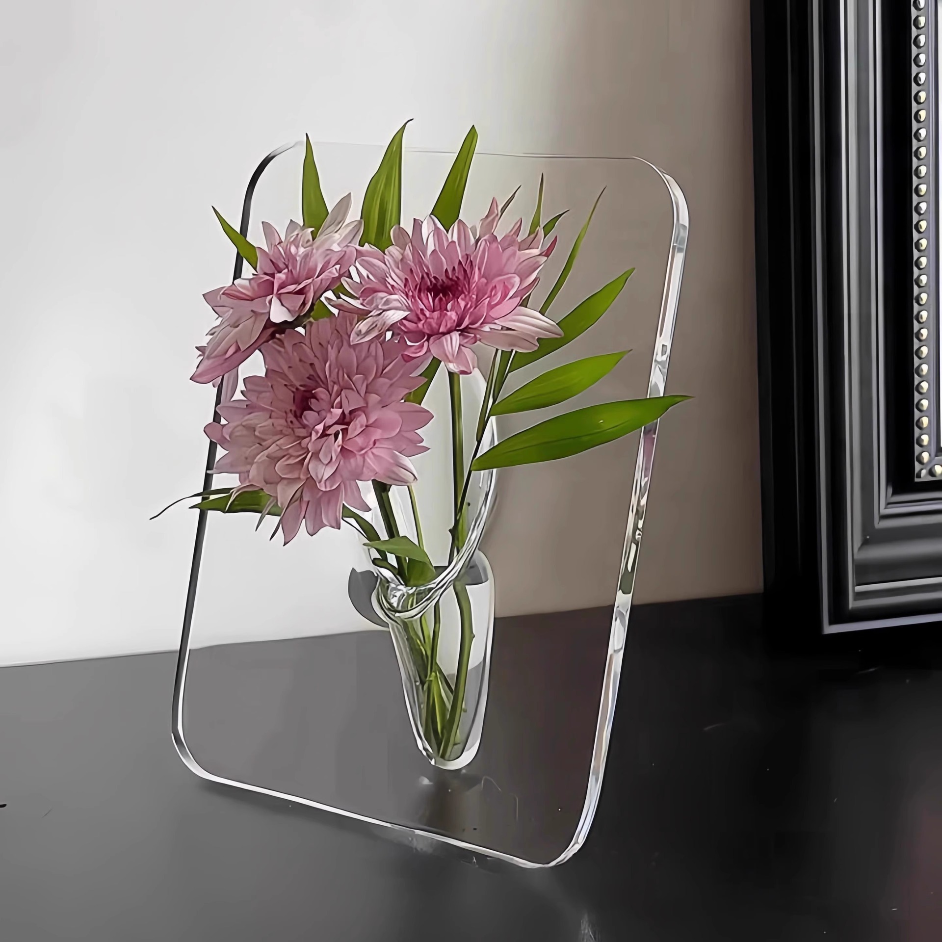 Minimalist style picture frame - مراجعة Art Craft Vase وسعره